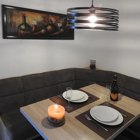 Pieck Mit Parkplatz Und Privater Garage Lejlighed