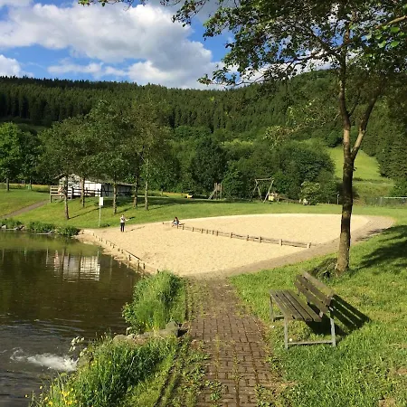 Pieck Mit Parkplatz Und Privater Garage דירה *