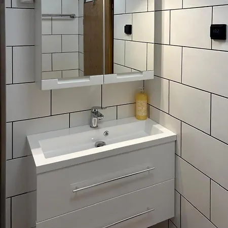 Pieck Mit Parkplatz Und Privater Garage *